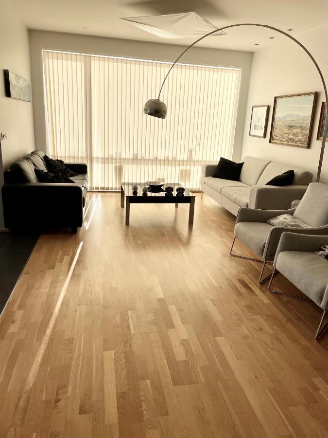 Stylish And Relaxing Two Bedroom Appartment, View Over Harbour Hafnarfjörður Εξωτερικό φωτογραφία